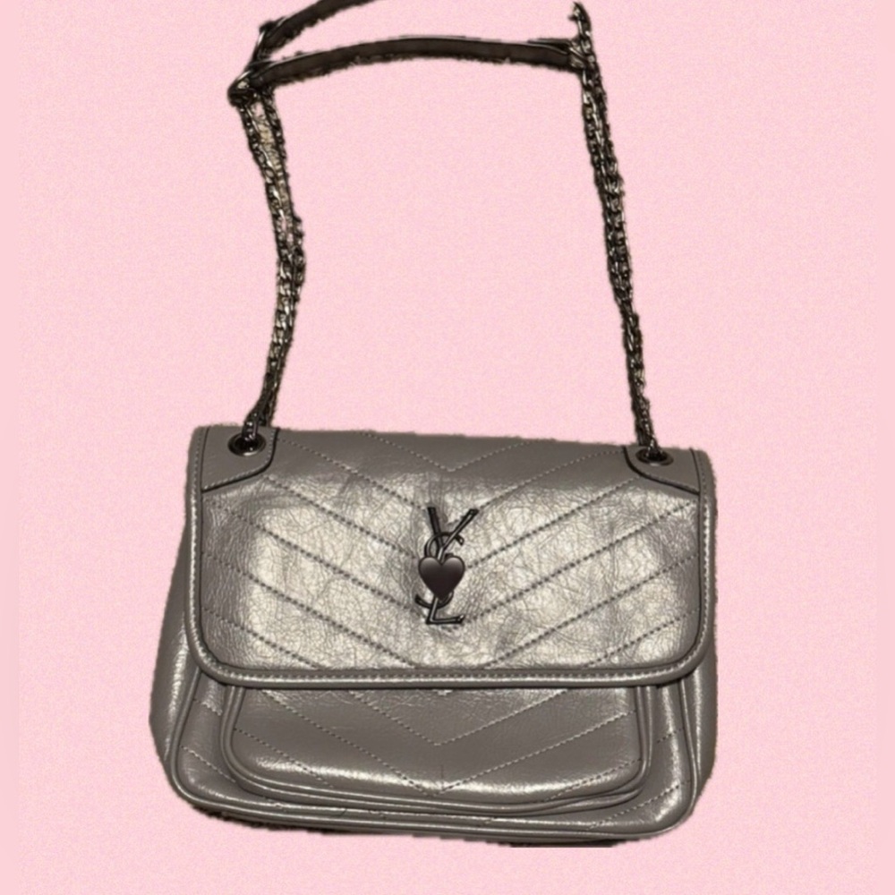 SOLD!!!
Gray Quilted Shoulder Bag
